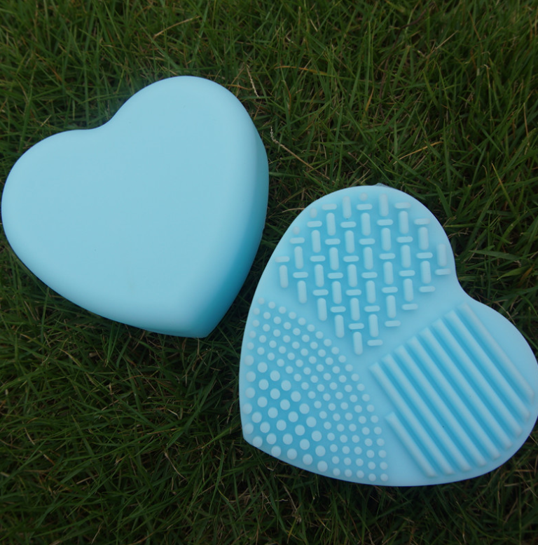 Silicone Heart-shaped Scrubbing Tool